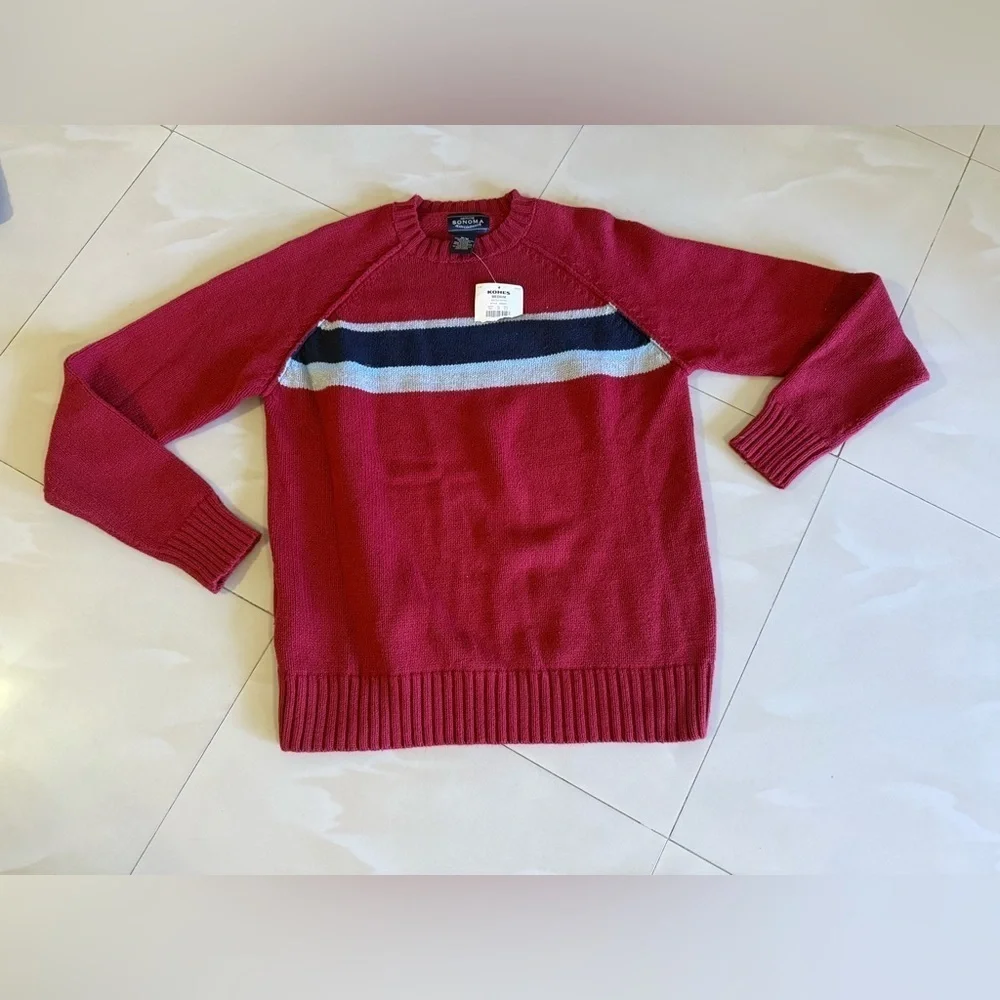Sonoma This is a Sonoma men's raglan crewneck sweater. Size M 600 Old barn
